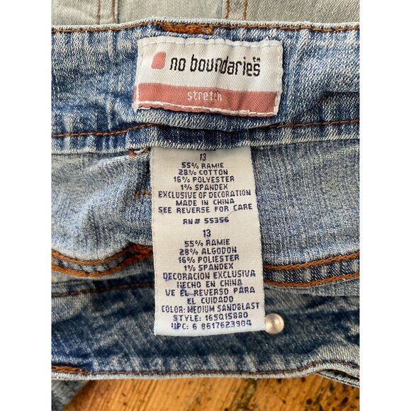 No Boundaries Womens Embroidered Bootcut Jeans 13 Medium Denim Y2K Low Rise - Picture 4 of 9